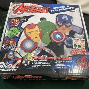 NIB Avengers Origami & Fold Up Kit